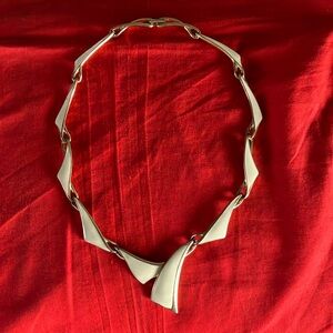 Trifari Flat Gold Tone Metal & Ebony Enamel Serpentine Short Necklace drop 7"